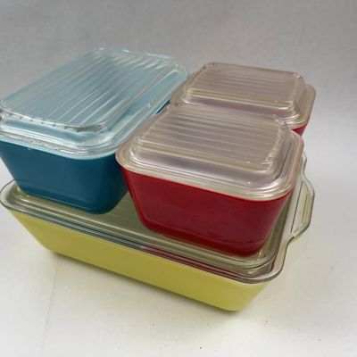 Sale Photo Thumbnail #410: 4 Pyrex Primary Color Dishes with Lids