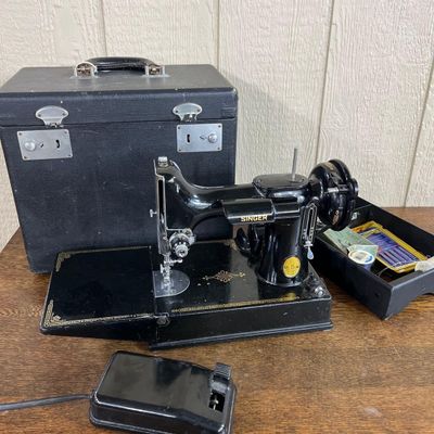 Sale Photo Thumbnail #67: Singer 221 Sewing Machine with Case