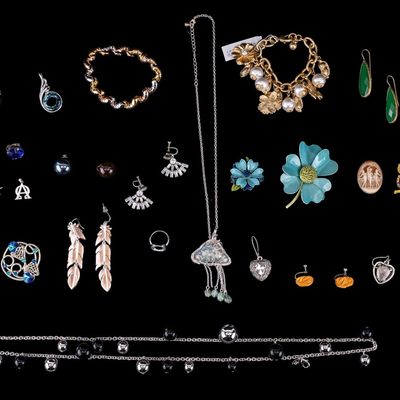 Sale Photo Thumbnail #407: Vintage Estate Jewelry