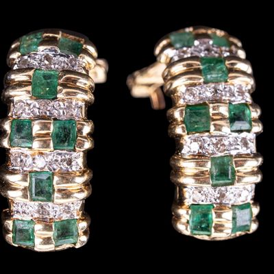 Sale Photo Thumbnail #627: 14K Yellow Gold Huggie-Style Hoop Earrings