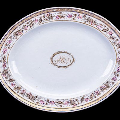 Sale Photo Thumbnail #211: 18th C Chinese Export Porcelain Platter
