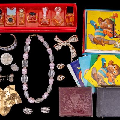 Sale Photo Thumbnail #489: Eclectic Estate Collection