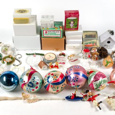Sale Photo Thumbnail #122: 52 Christmas Ornaments Incl. Glass