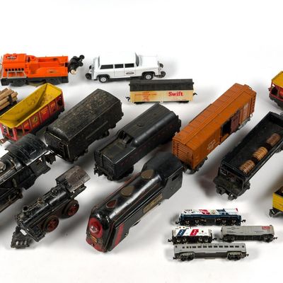 Sale Photo Thumbnail #73: 18 Model Railroading Engines & Cars Incl Lionel