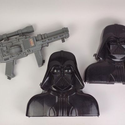 Sale Photo Thumbnail #91: 3 Star Wars Figurine Carrying Cases