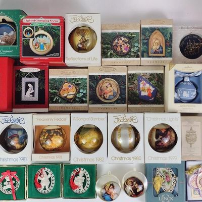 Sale Photo Thumbnail #195: Christmas Ornaments