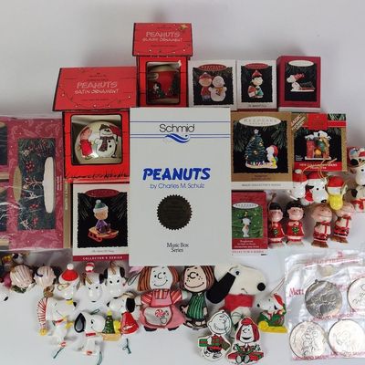 Sale Photo Thumbnail #201: Charlie Brown and Friends Christmas Ornaments