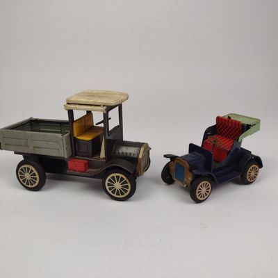 Sale Photo Thumbnail #257: 2 Japanese Tin Toy Trucks