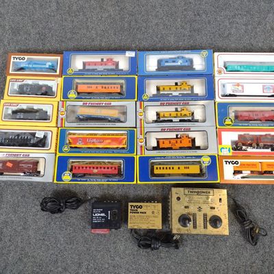 Sale Photo Thumbnail #188: 20 HO Gauge Electric Trains Incl. AHM & Tyco