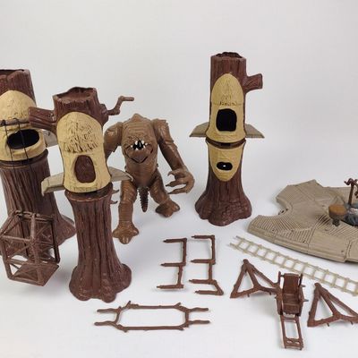 Sale Photo Thumbnail #144: Star Wars Ewok Village and Rancor Monster Action Figure
