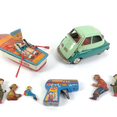 Sale Photo Thumbnail #308: 8 Antique Tin Litho Toys