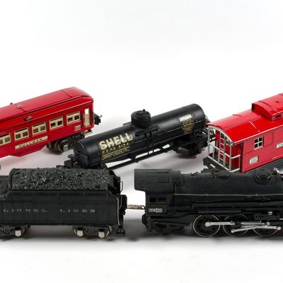 Sale Photo Thumbnail #103: Lionel Lines Prewar O Gauge Locomotive Freight and Passenger Cars