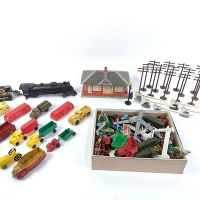 Sale Photo Thumbnail #231: O Gauge Model Train Accessories Incl Girard Station