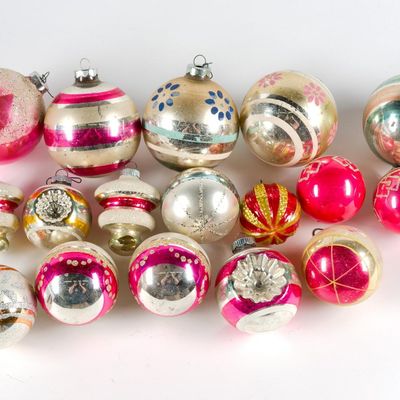 Sale Photo Thumbnail #206: 17 Antique Christmas Balls