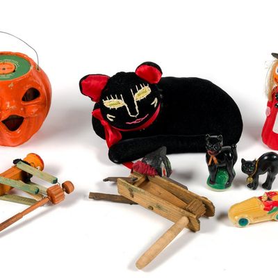 Sale Photo Thumbnail #61: Vintage Halloween Collectibles
