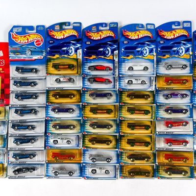 Sale Photo Thumbnail #170: 54 Hot Wheels in Original Packaging incl Jaguar