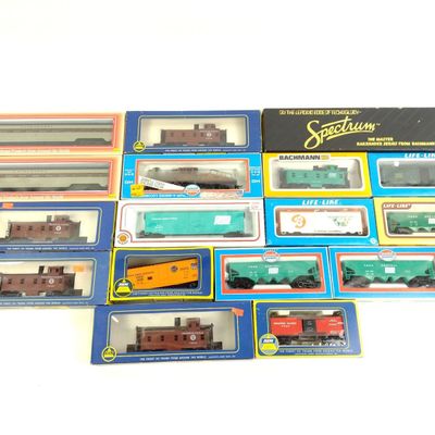 Sale Photo Thumbnail #177: 17 Boxes Of O Gauge Model Trains Incl. PRR & AHM