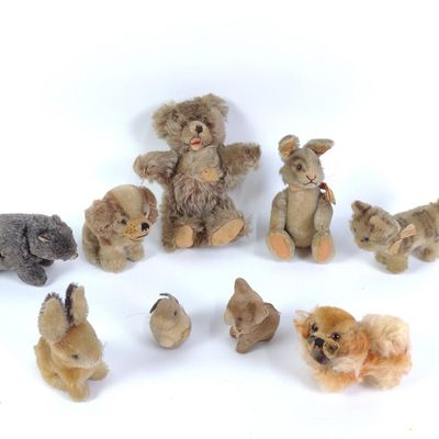 Sale Photo Thumbnail #268: 9 Antique Plush Animals incl. Steiff
