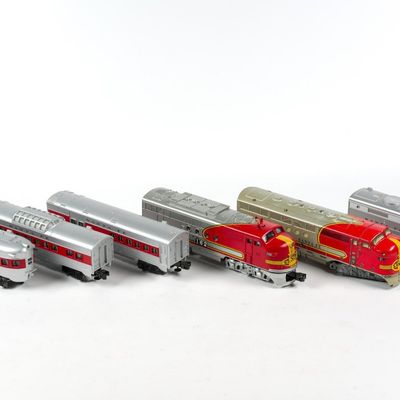 Sale Photo Thumbnail #71: 6 Lionel O Gauge Santa Fe Passenger Cars & Diesel Engines