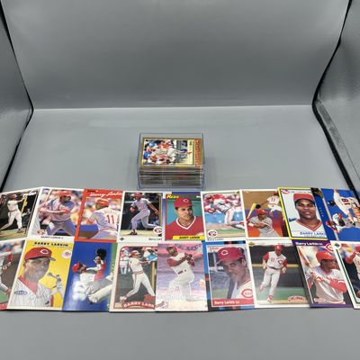 (100) Barry Larkin Baseball Cards - Varying Conditions