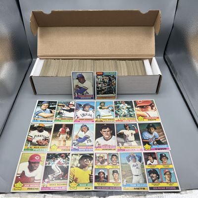 1976 Topps Baseball Complete Set w/ Dennis Eckersley RC & Many Stars - Appears Mostly Mid Grade Condition w/ Some Exceptions