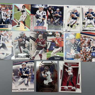 (15) Tom Brady Football Cards