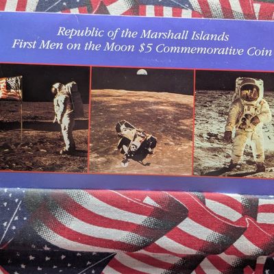 1989 Republic of The Marshall Islands $5 First Men of the Moon Commemorative Coin in Display