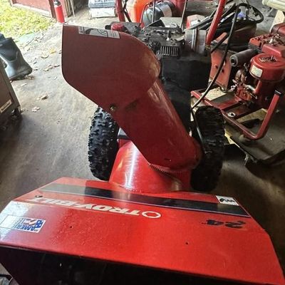 Sale Photo Thumbnail #189: Troy-Bilt 24" 8 HP Dual-Stage Snowblower