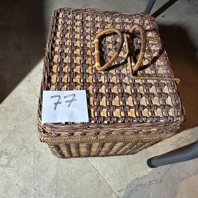 Sale Photo Thumbnail #74: Picnic Basket Set