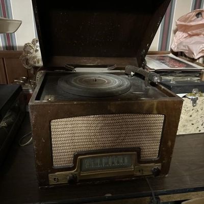 Sale Photo Thumbnail #81: 1946 Arvin Radio Phono Combo