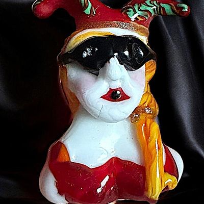 Sale Photo Thumbnail #326: A DIVISION THREE STUDIO ARTIST GLASS BUTTON