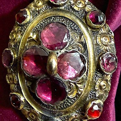 Sale Photo Thumbnail #363: A DIVISION ONE GEMSTONE IN SILVER BUTTON