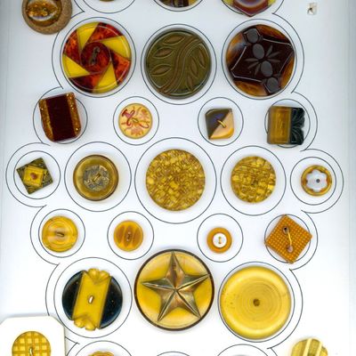 Sale Photo Thumbnail #385: A CARD OF DIVISION THREE BAKELITE BUTTONS