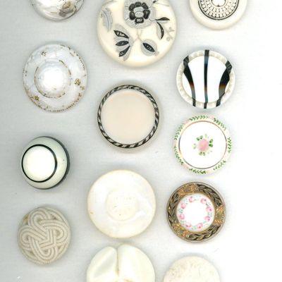 Sale Photo Thumbnail #319: A SMALL CARD OF DIVISION 1 & 3 WHITE GLASS BUTTONS