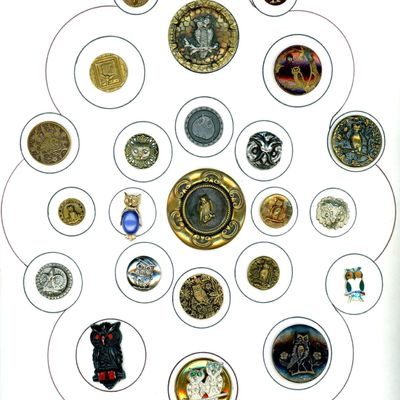 Sale Photo Thumbnail #410: A CARD OF DIVISION ONE & THREE BIRD BUTTONS