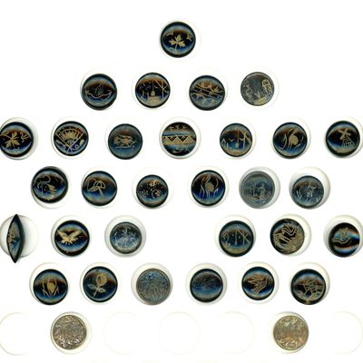 Sale Photo Thumbnail #14: A CARD OF DIVISION ONE TOLE BUTTONS