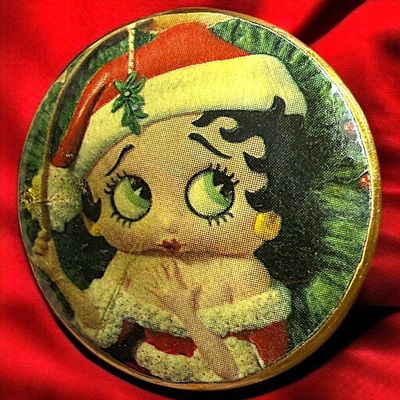 Sale Photo Thumbnail #63: A DIVISION THREE STUDIO ARTIST BUTTON