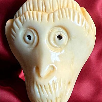 Sale Photo Thumbnail #80: A DIVISION ONE REALISTIC CARVED ANIMAL BUTTON
