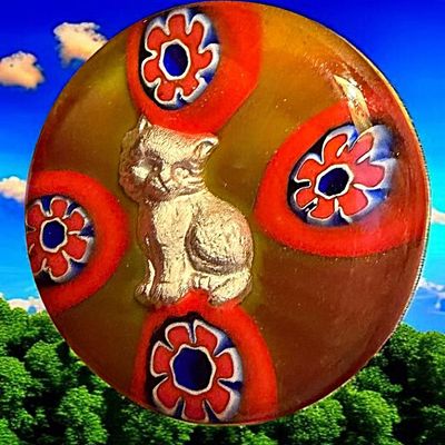 Sale Photo Thumbnail #19: A DIVISION THREE PICTORIAL CAT BUTTON