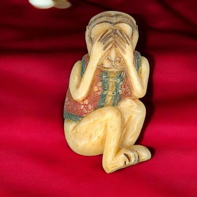 Sale Photo Thumbnail #167: A SMALL CARD OF DIVISION THREE CARVED BONE BUTTONS