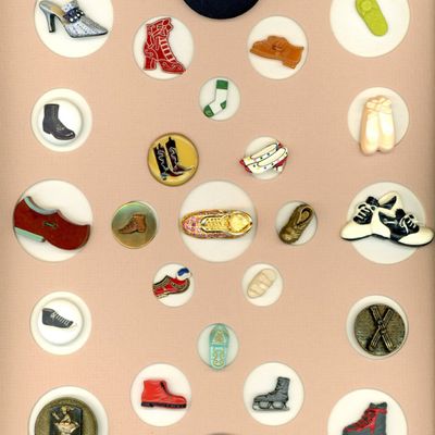 Sale Photo Thumbnail #313: A CARD OF DIVISION 1 AND 3 SHOE AND BOOT BUTTONS
