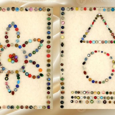 Sale Photo Thumbnail #145: 2 CARDS OF DIVISION ONE AND THREE COLORED GLASS BUTTONS