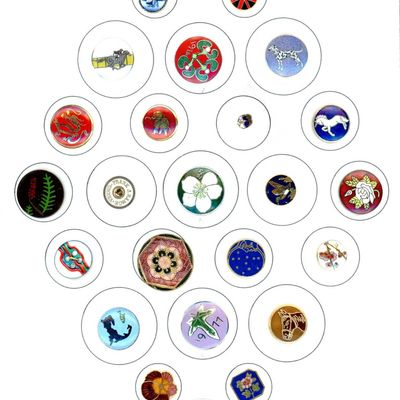Sale Photo Thumbnail #202: A CARD OF DIVISION ONE & THREE ENAMEL BUTTONS