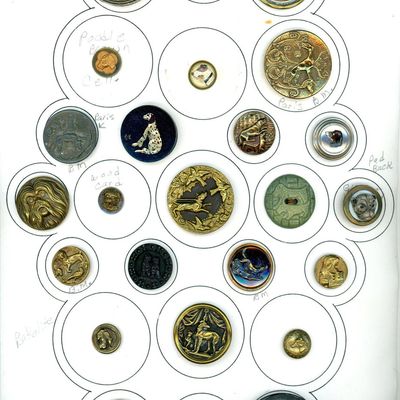 Sale Photo Thumbnail #438: A CARD OF DIVISION 1 & 3 DOG BUTTONS