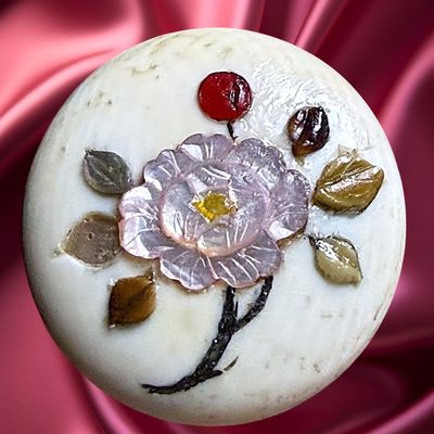 Sale Photo Thumbnail #78: A DIVISION ONE JAPANESE SHIBAYAMA BUTTON