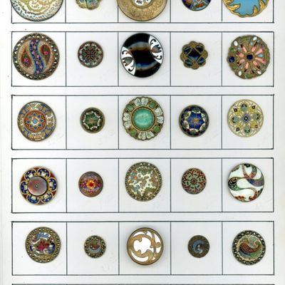 Sale Photo Thumbnail #197: A CARD OF DIVISION 0NE ENAMEL BUTTONS