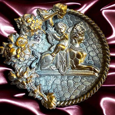 Sale Photo Thumbnail #406: A DIVISION ONE PICTORIAL BRASS BUTTON