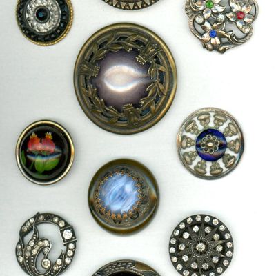 Sale Photo Thumbnail #163: A SMALL CARD OF DIVISION 1 & 3 GLASS IN METAL BUTTONS