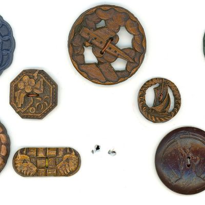 Sale Photo Thumbnail #265: A PARTIAL CARD OF DIVISION THREE BURWOOD BUTTONS