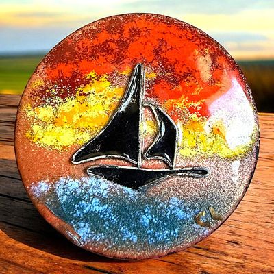 Sale Photo Thumbnail #32: A DIVISION THREE PICTORIAL ENAMEL BUTTON